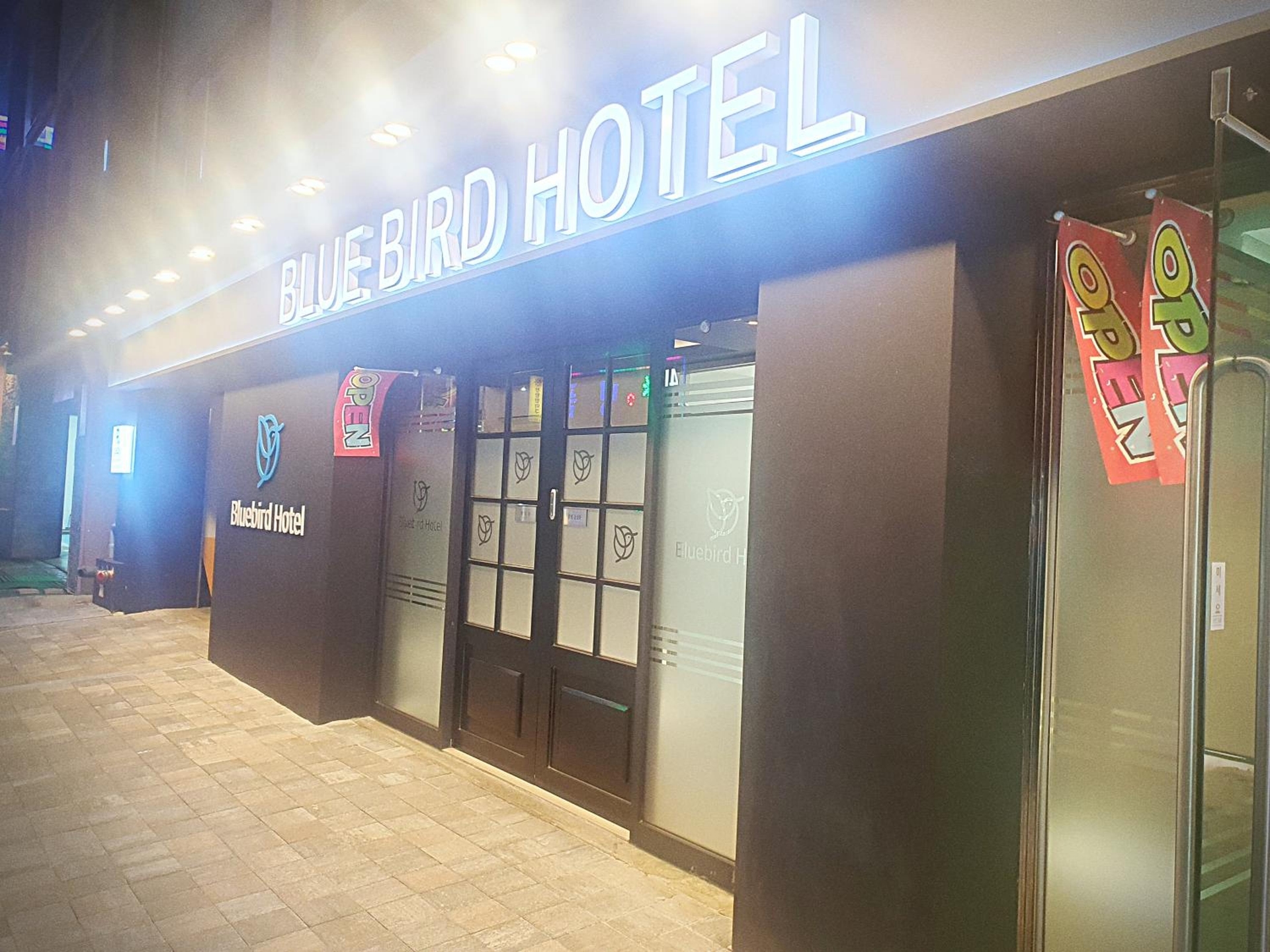 Foto de Bluebird Hotel