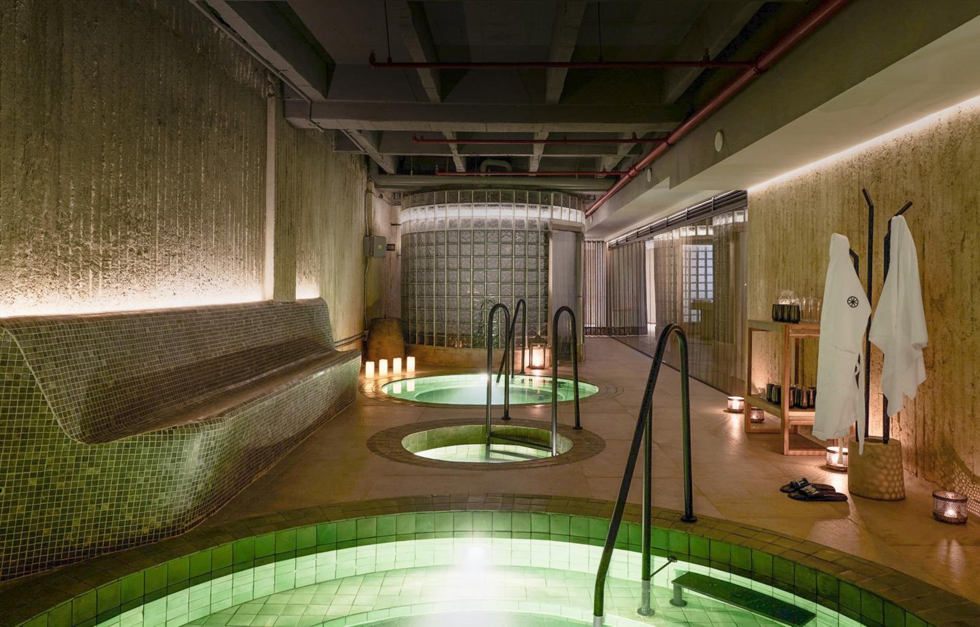 Wellcomm Spa & Hotel, Poblado