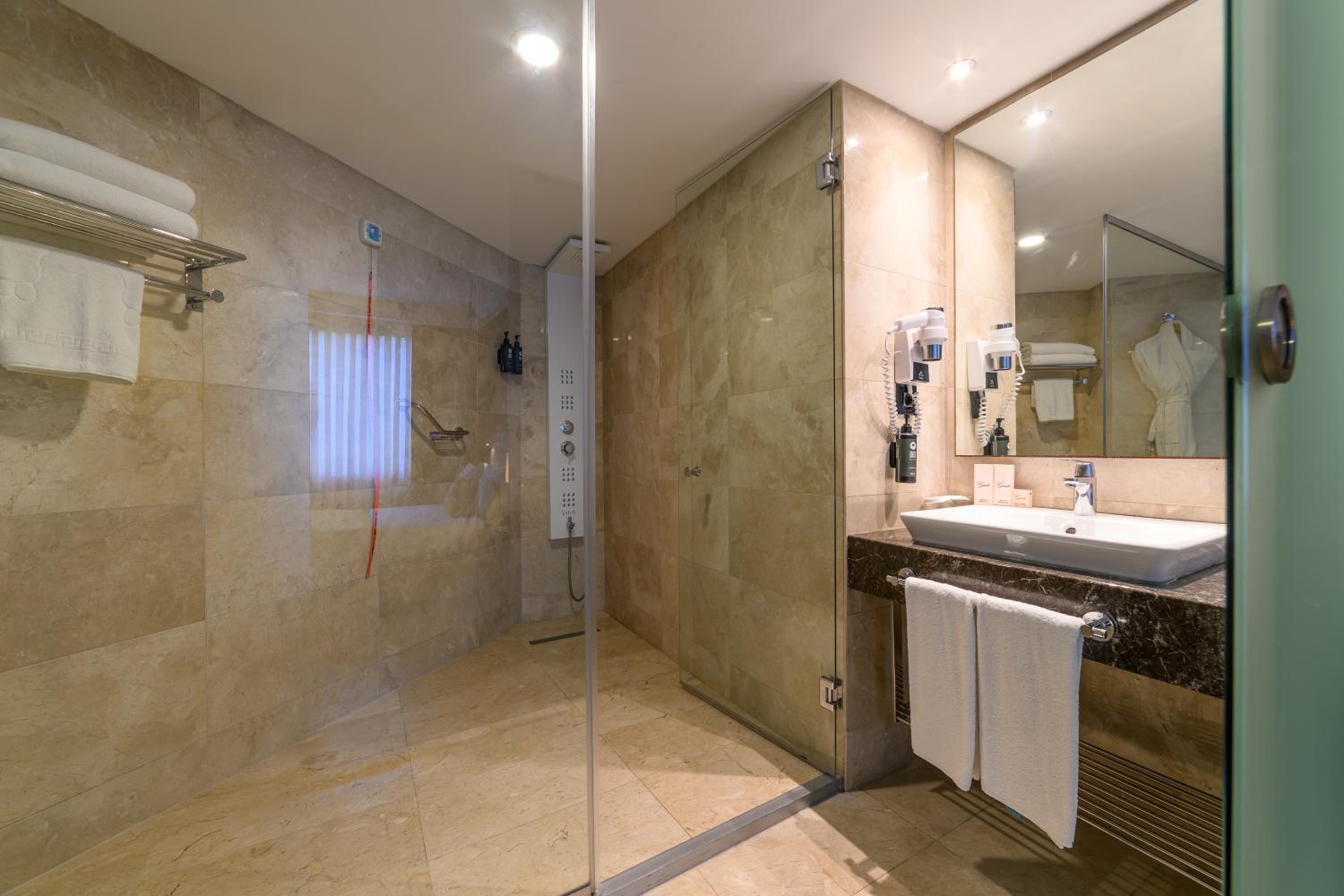 Foto de Ramada by Wyndham Istanbul Grand Bazaar