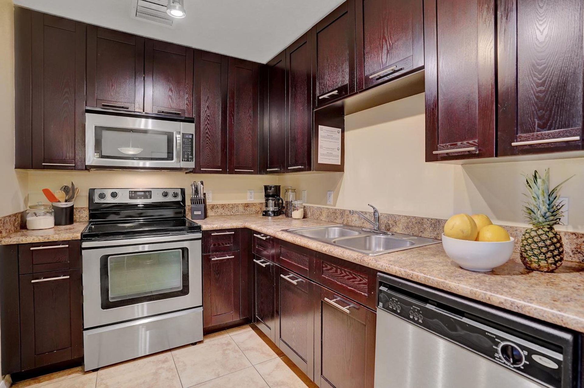 Foto de Dharma Home Suites South Miami at Red Road Commons