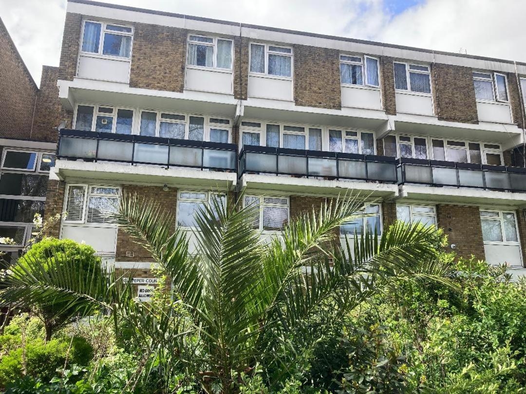Laret Guest House, London