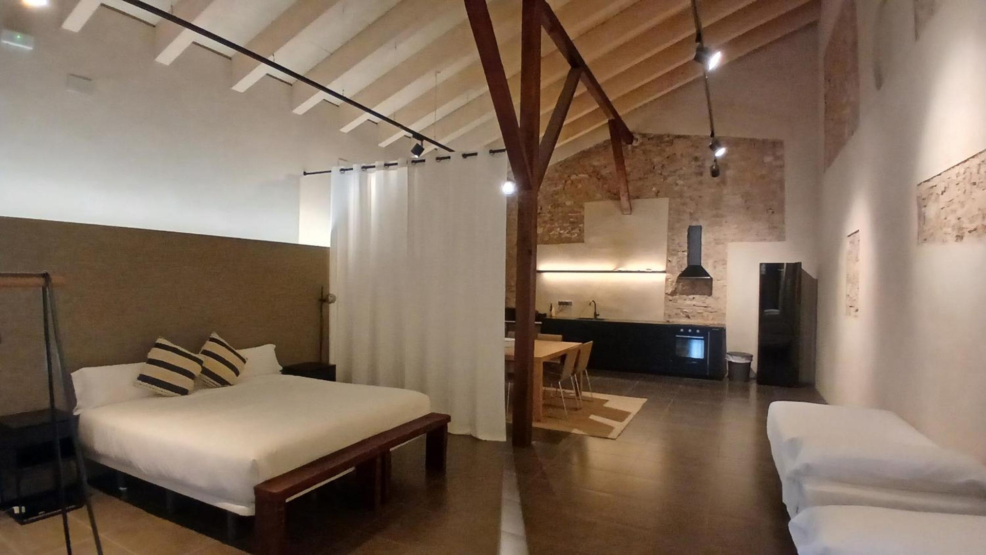 Amazing suite by the fair, Valencia