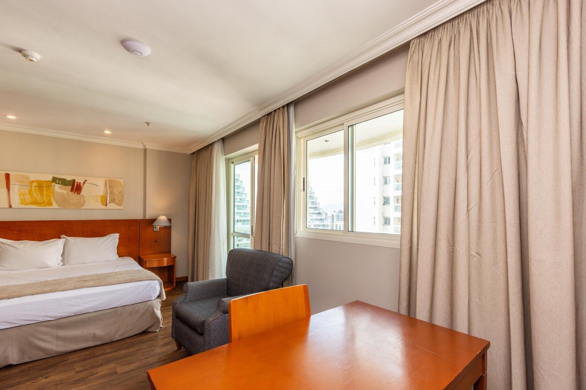 Foto de Barra Premium - flat com serviços, recepção 24 horas, piscina, academia e balsa para praia!