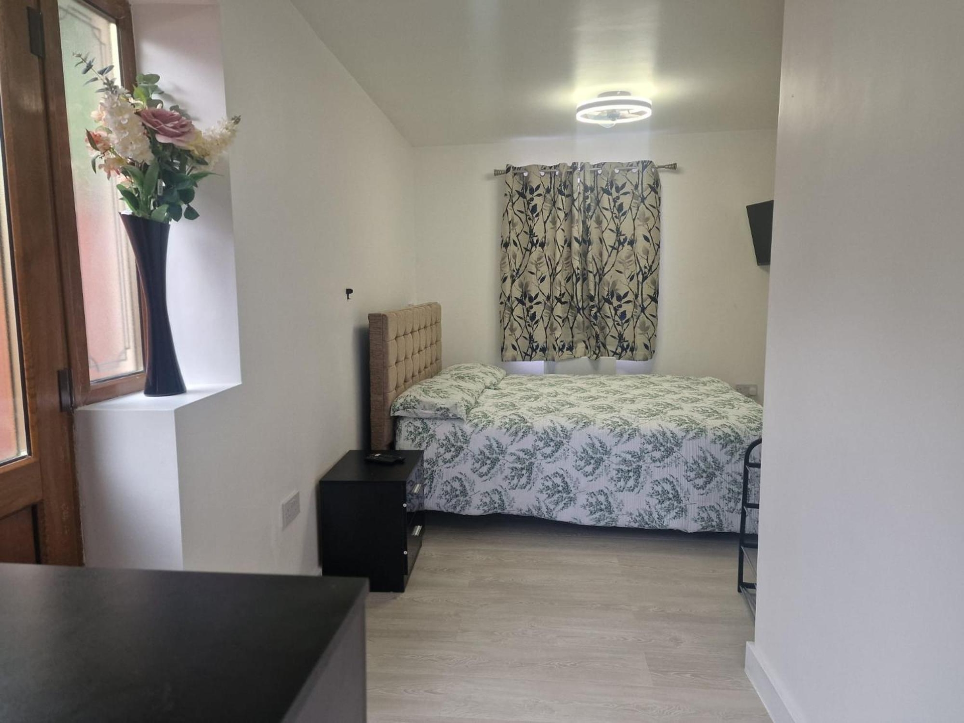 Studio Flat on Straight Road, Harold Hill,, Havering