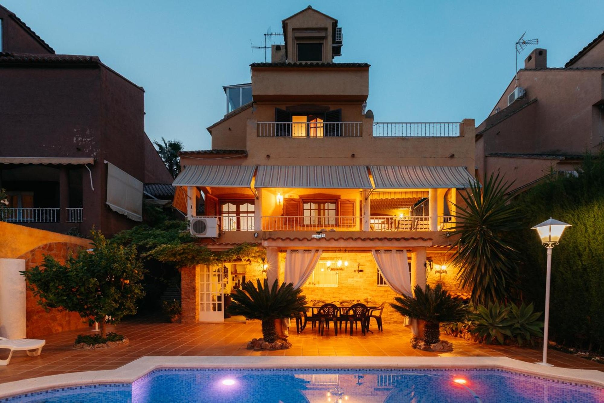 chalet, villa rodeada de naturaleza piscina a doce klm de Valencia y 7 del aeropuerto, Valencia