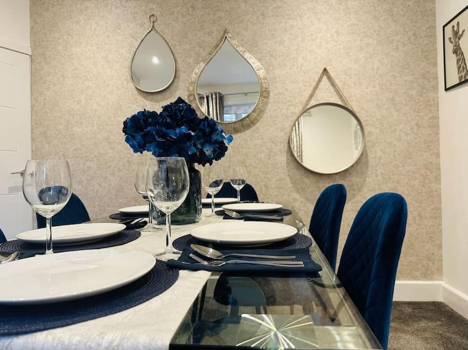 Home Away Luxury Living - Horley, Horley