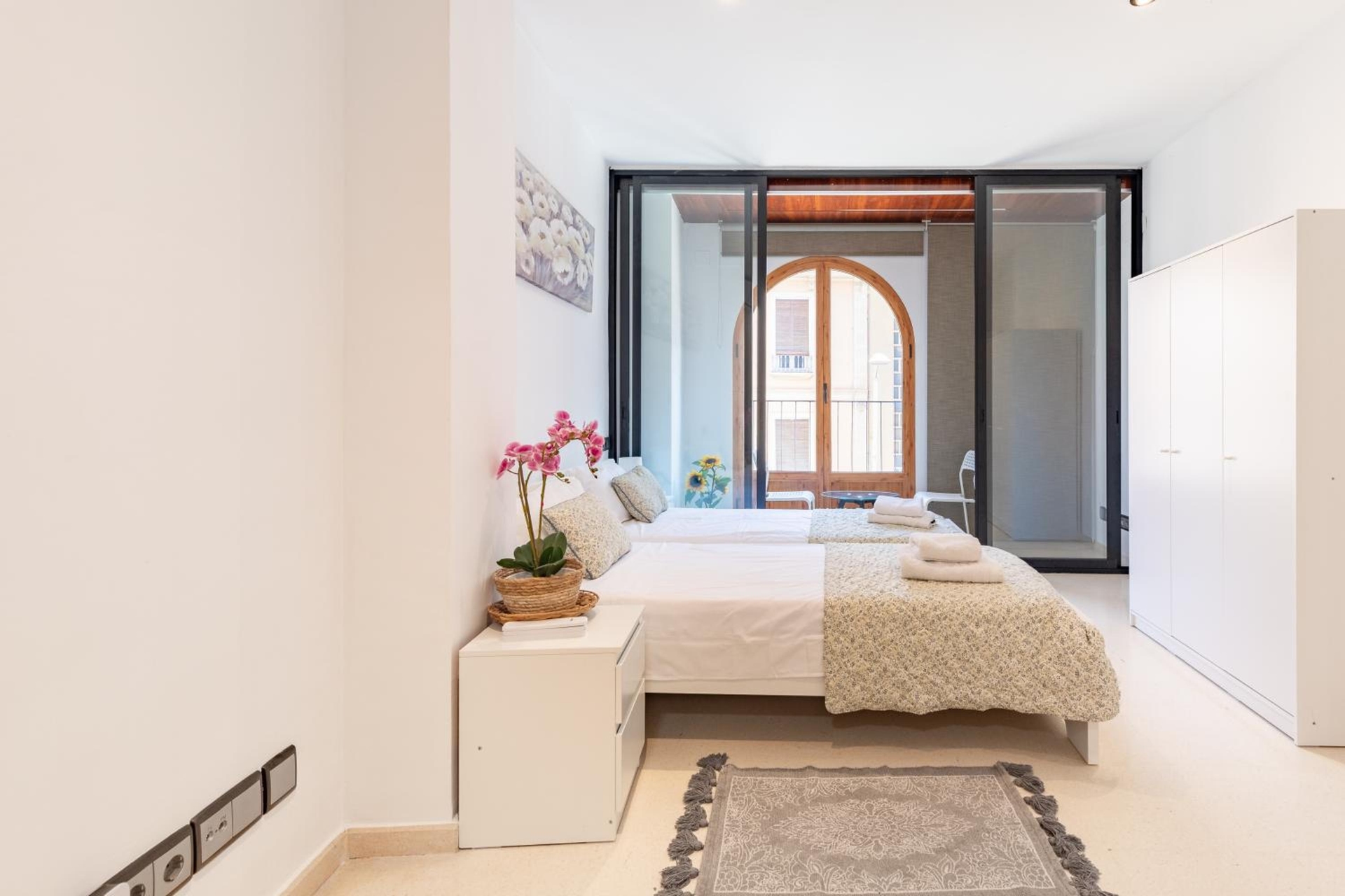 Aparthotel Mediterráneo by NeoHotels-Centro 8 min by Metro, Valencia
