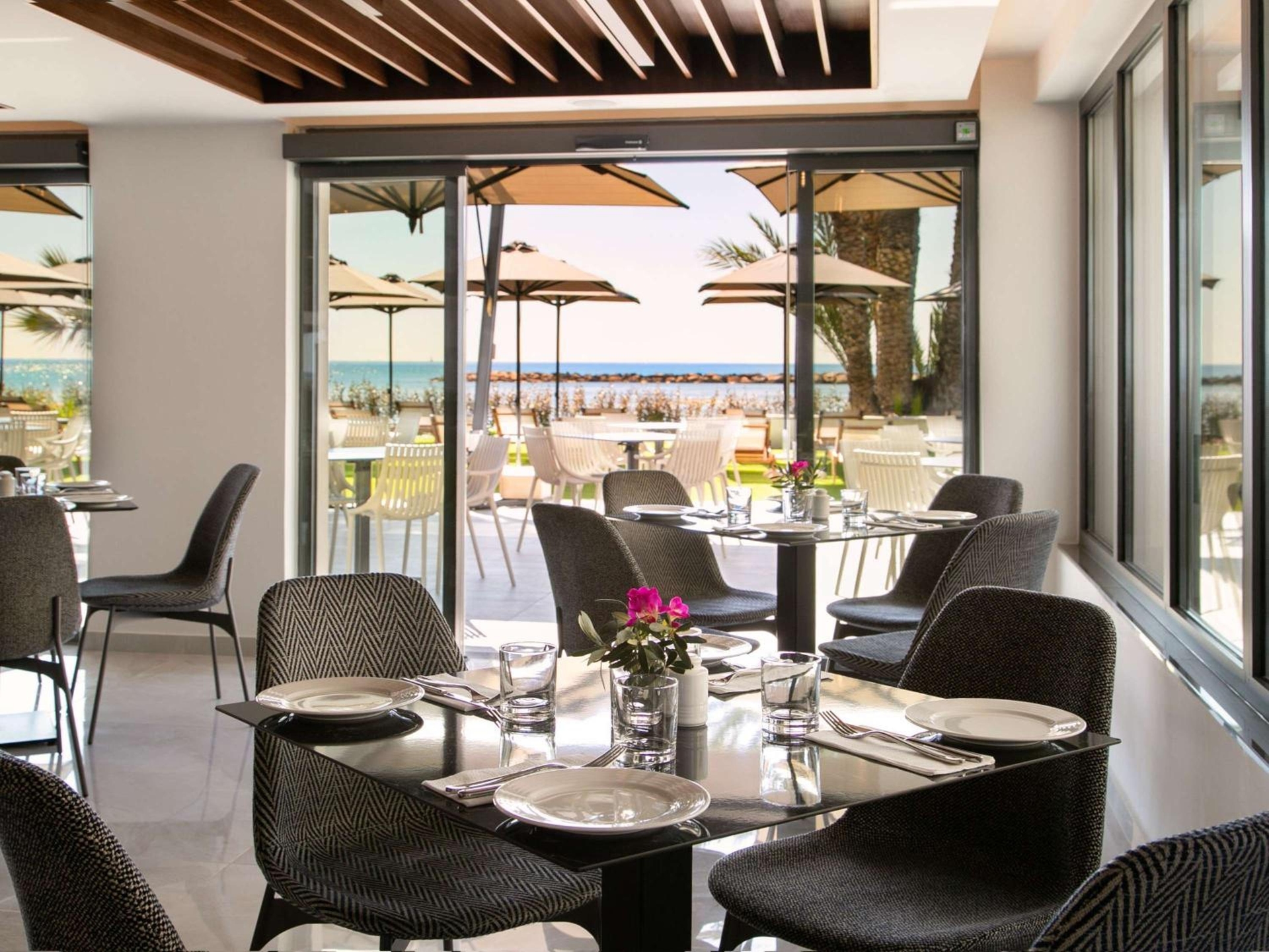Foto de Mercure Larnaca Beach Resort