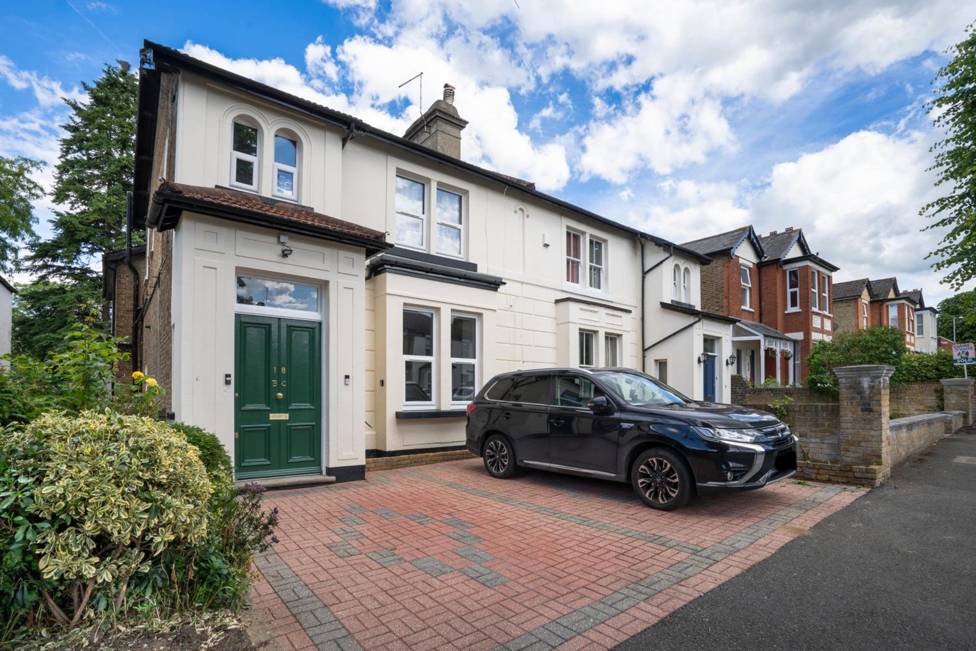 Cozy 2 Bedroom Apartment in Sutton, Sutton
