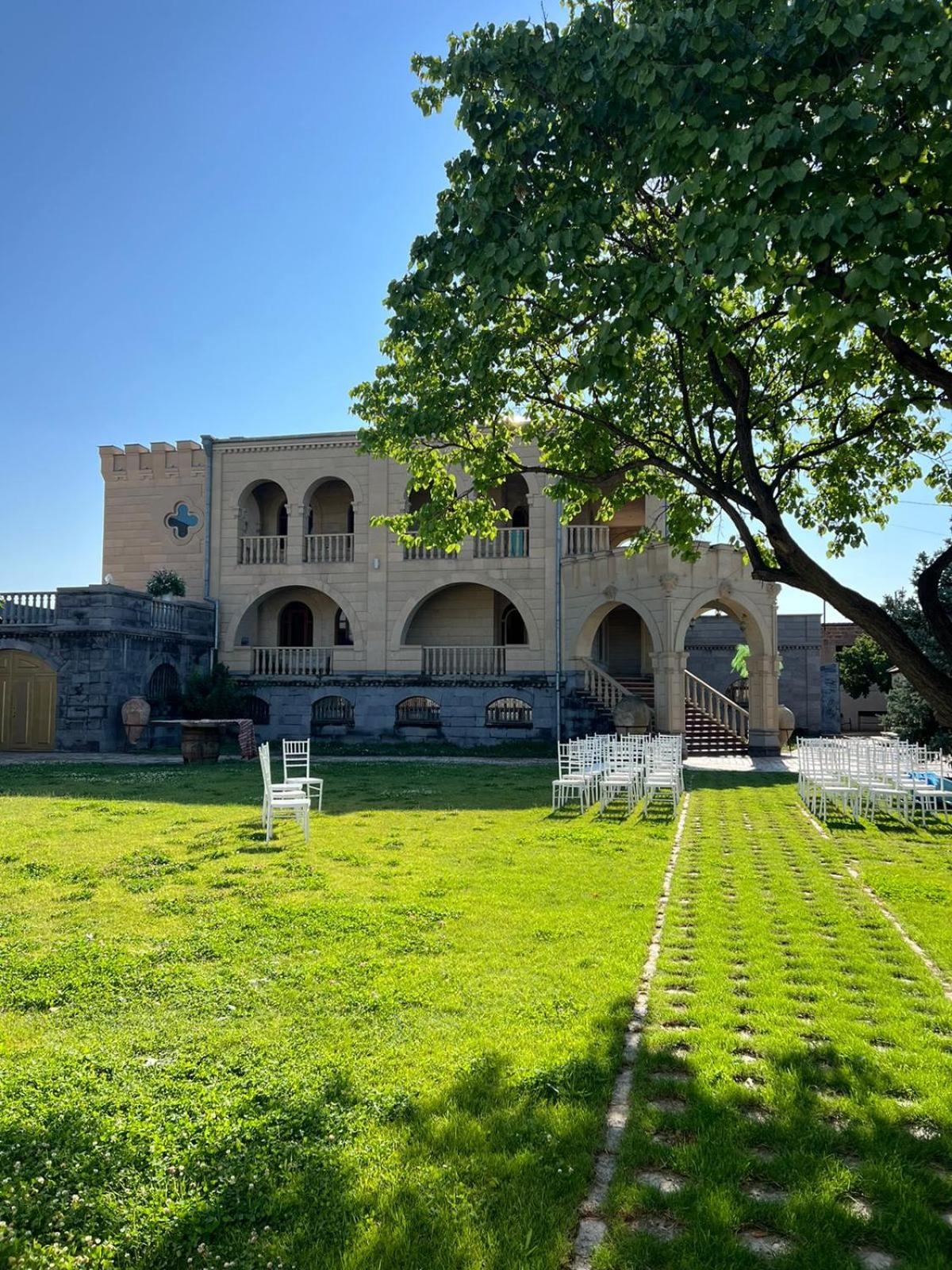 Otyak hotel EVN Zvartnots Airport, Shirabad