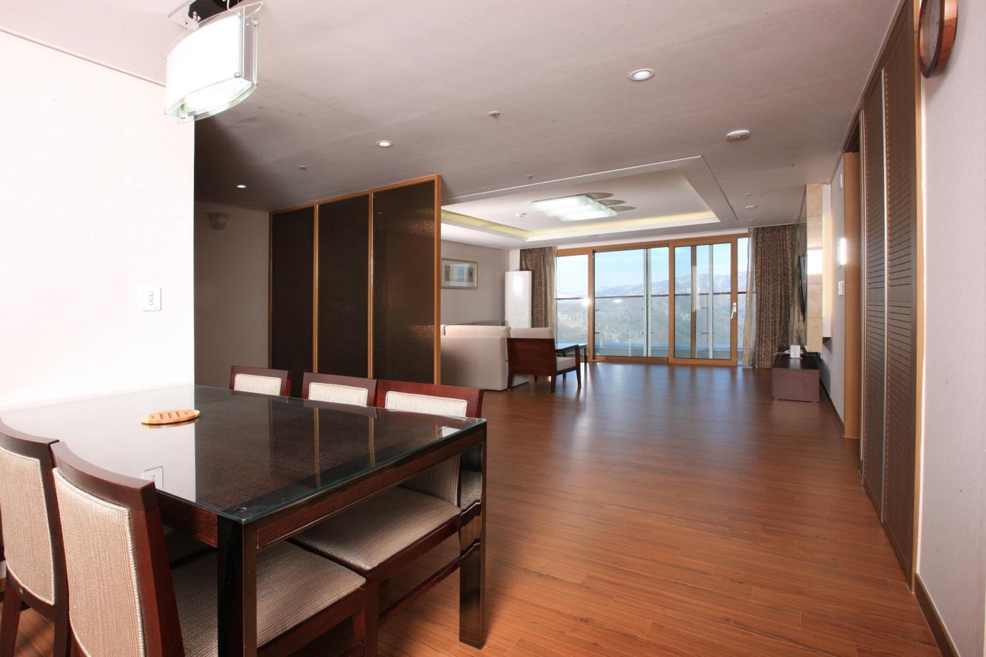 Foto de High1 Condominium