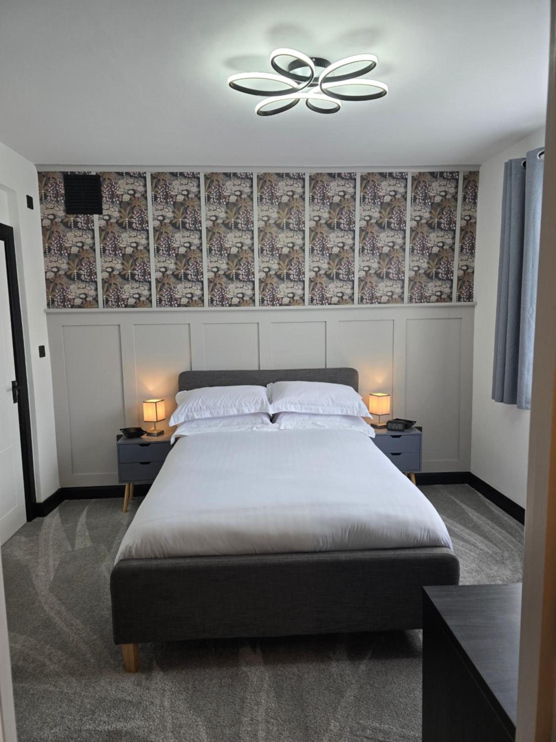 Double Room with Ensuite Bathroom, Feltham
