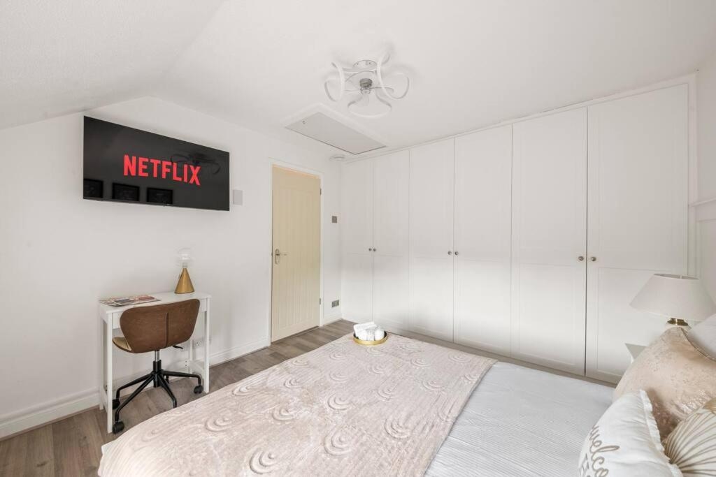 Radiant Retreat Datchet-12 mins to Heathrow close to Windsor ,Legoland, Eton and Slough, Datchet