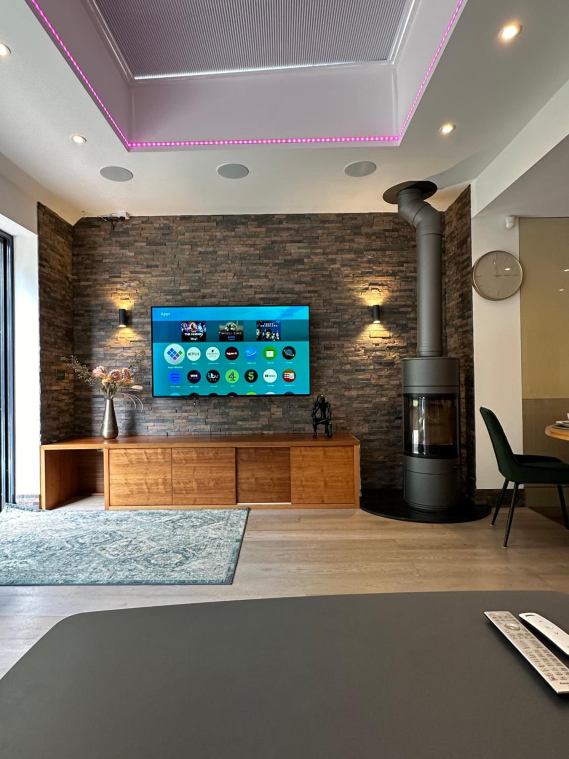 Apartment in Guildford with Parking, Stoughton