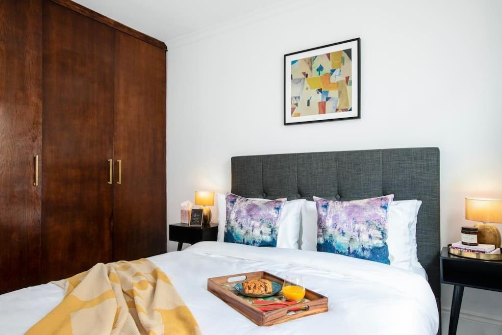 Stylish air-con flat in the heart of Covent Garden, London