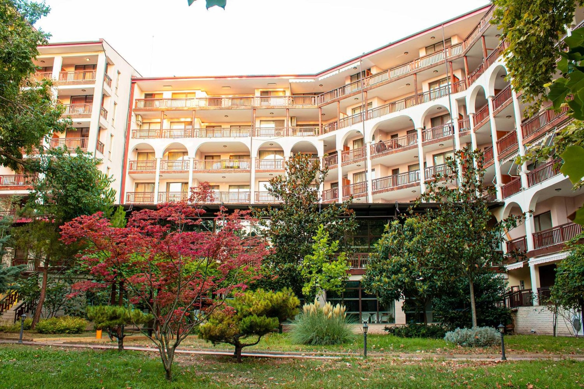 Estreya Residence Hotel