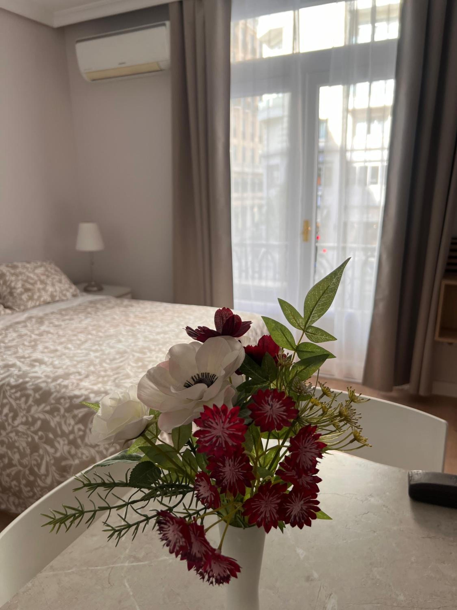 Room Gran Vía Apartments, Madrid