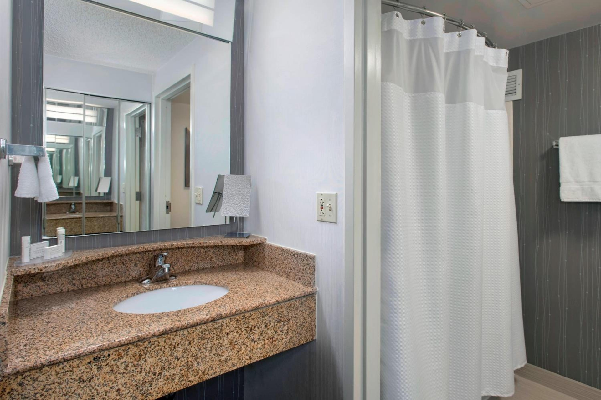 Foto de Courtyard by Marriott Newark Elizabeth