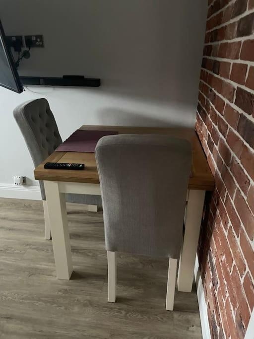 Modern Luxe Maisonette Near Station With Free Parking, Billericay