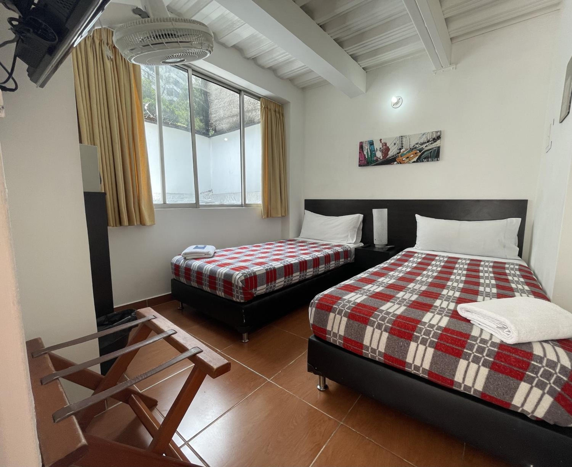 Hostal Lleras Calle 8, Poblado