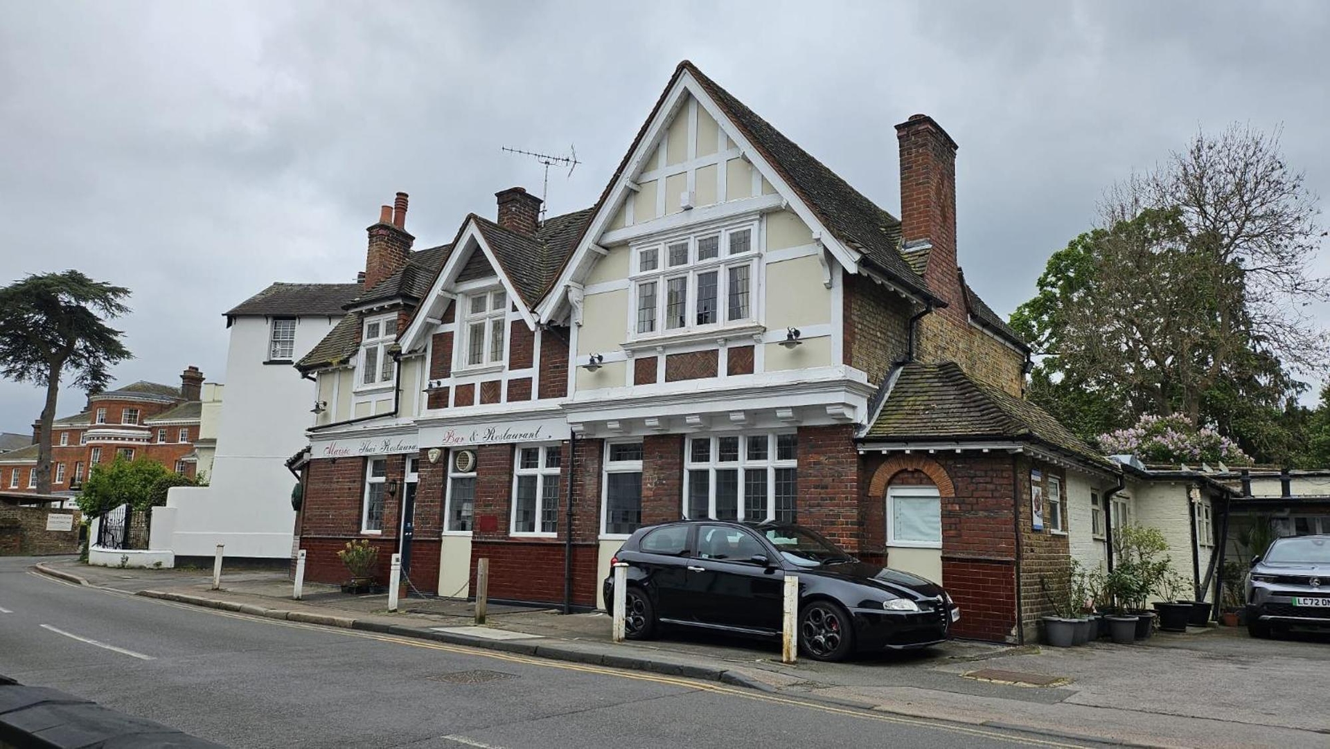 Place to Stay in Thames Ditton, London