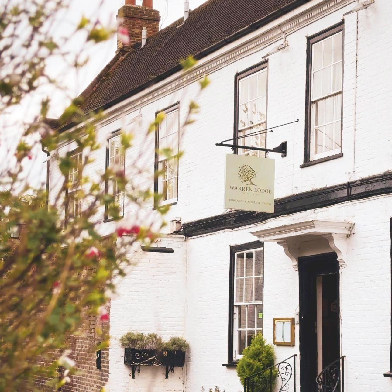 Warren Lodge, Shepperton