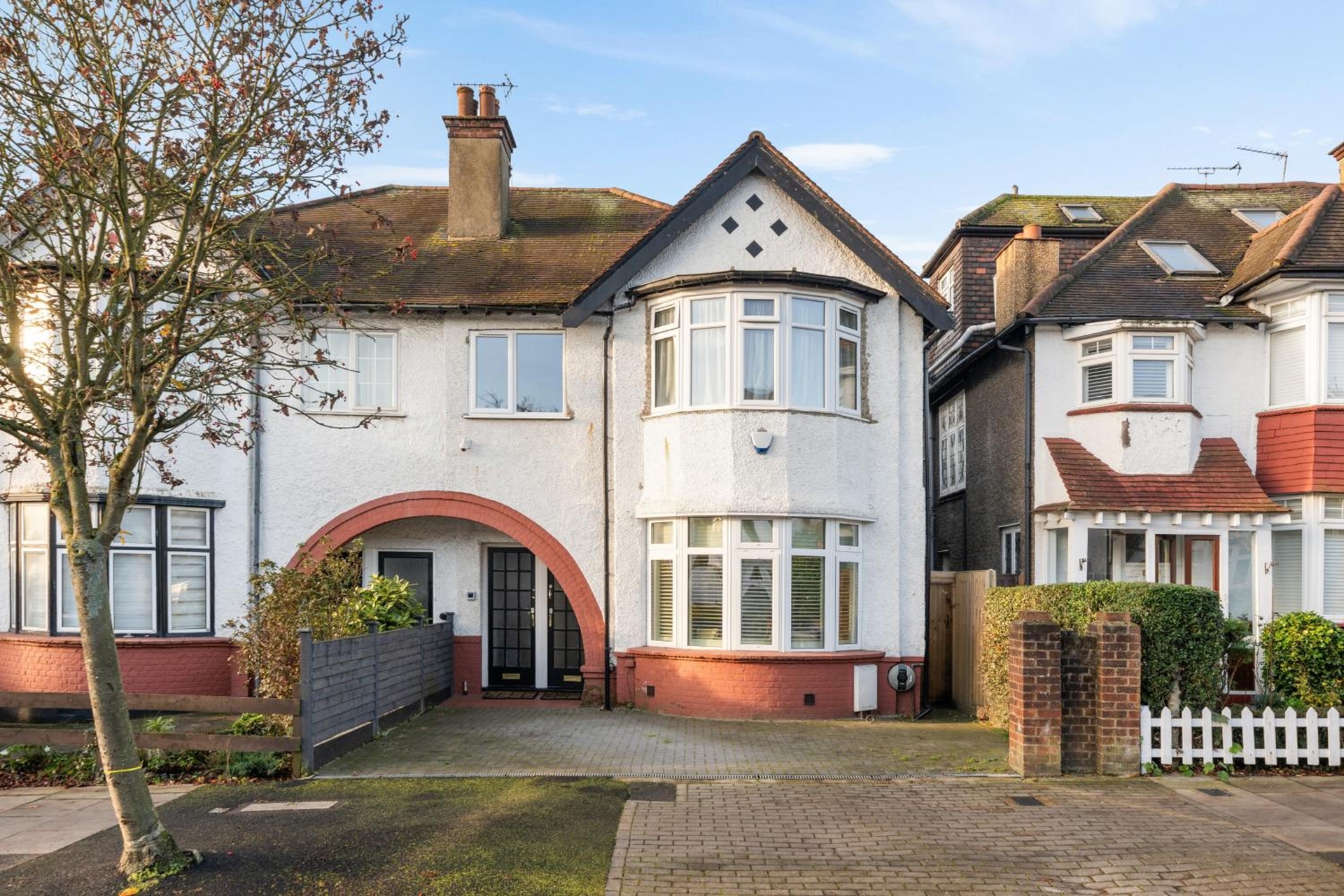 Newly Refurbished 2 Bed Flat, Mill Hill