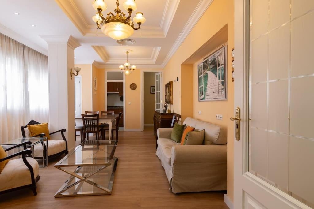 Central Apartment Sleeps 6 Fast Wi-Fi 2 Bathrooms, Valencia