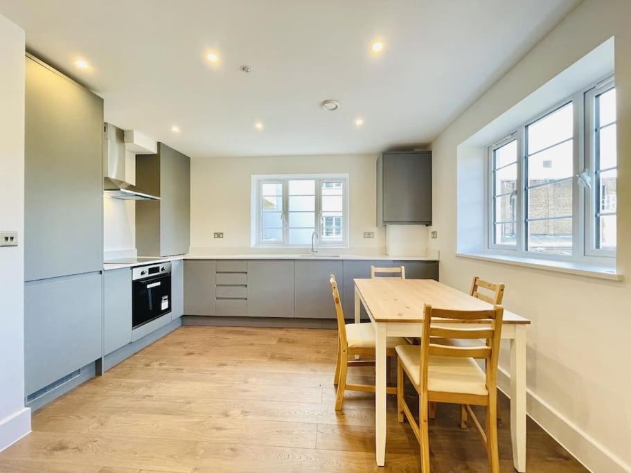 Stylish Stay Nine Elms Vauxhall 1 Bedroom Apartment near London Eye, London