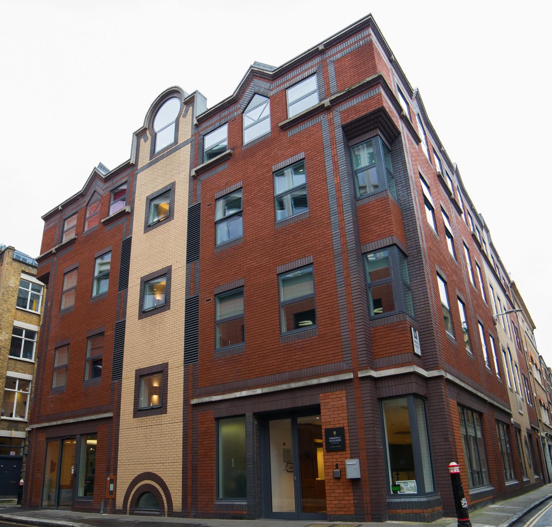 Barbican Serviced Apartments by LovelyStay, London