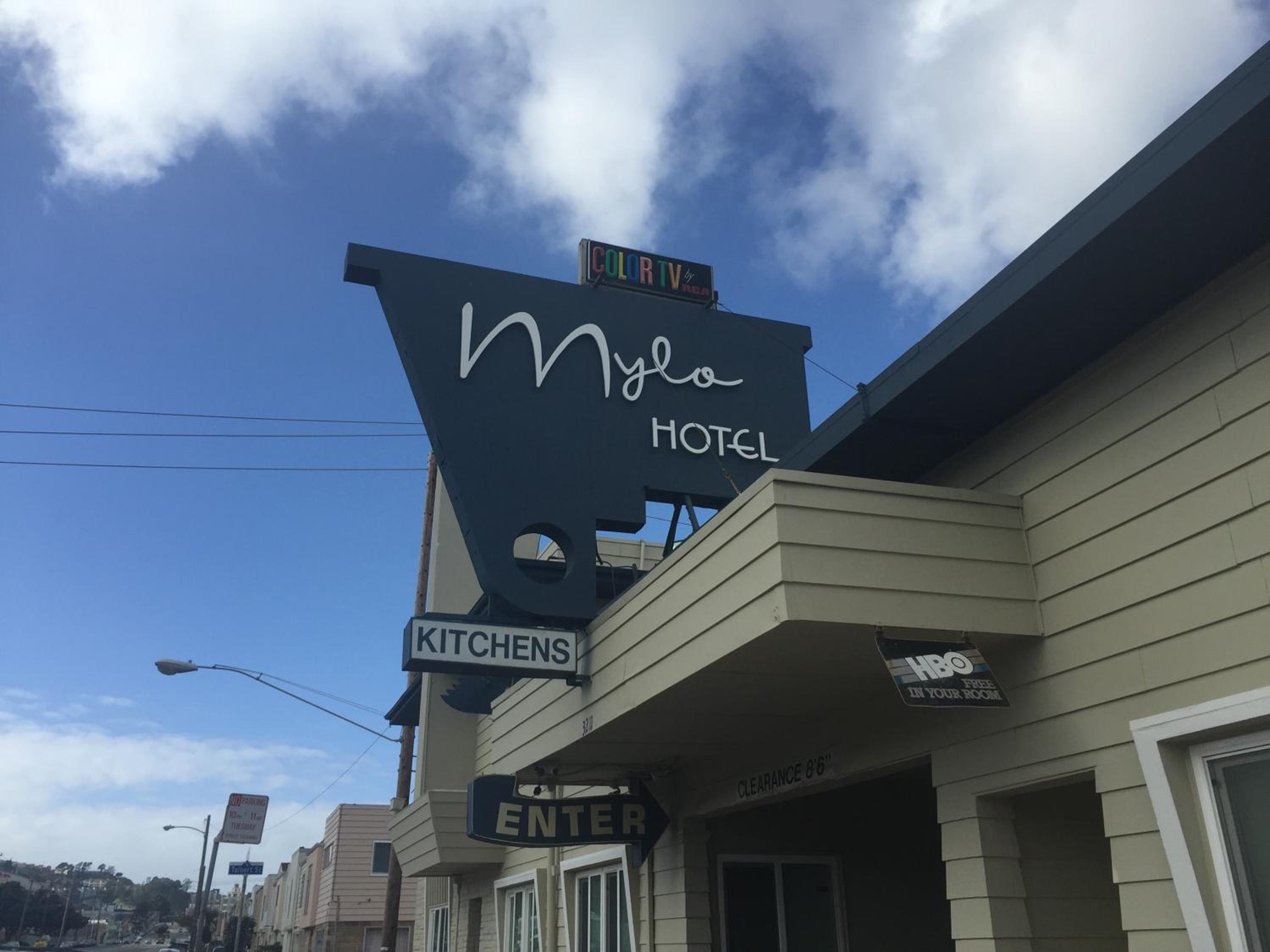 Mylo Hotel, Daly City