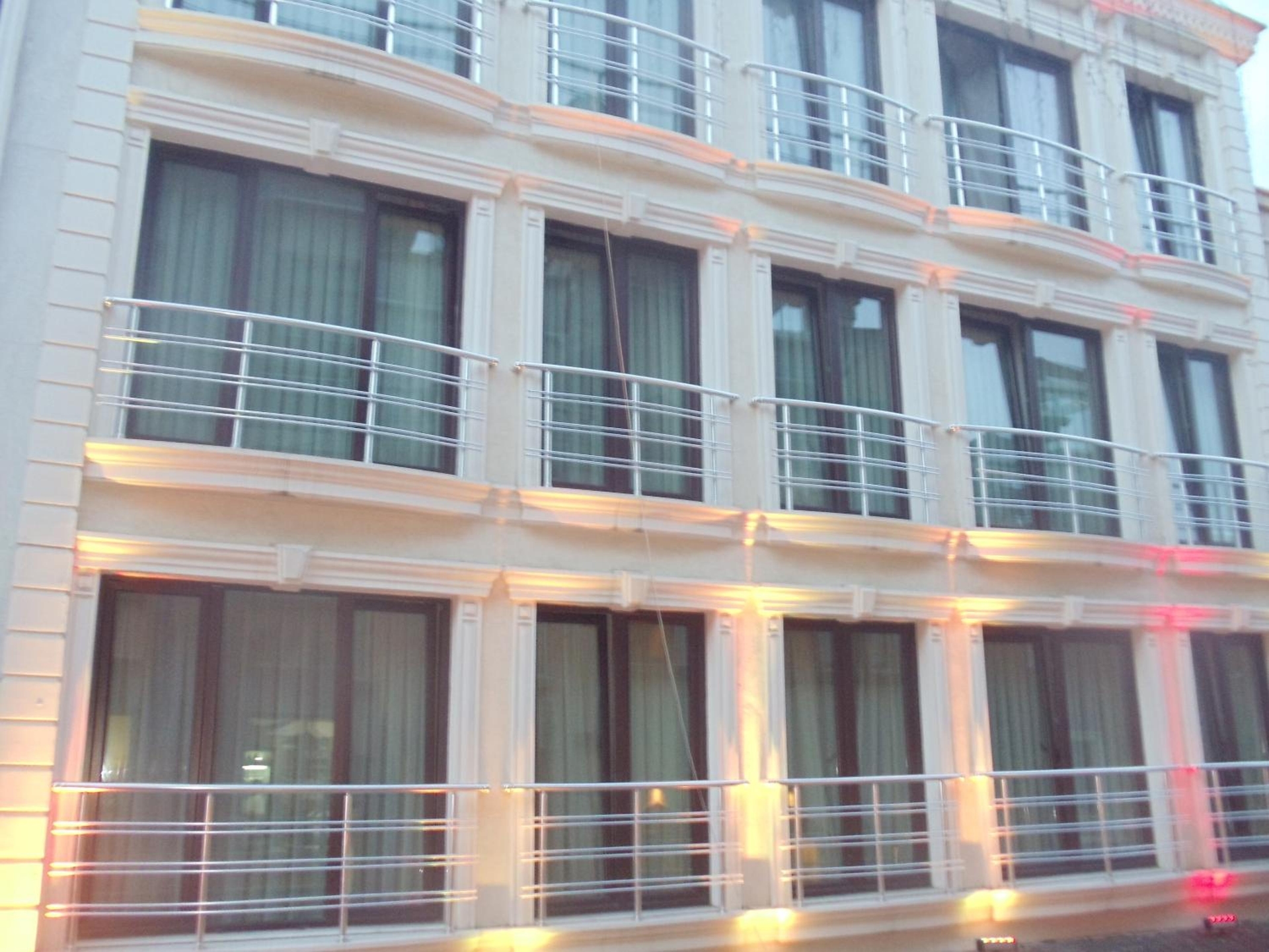 Ares Hotel