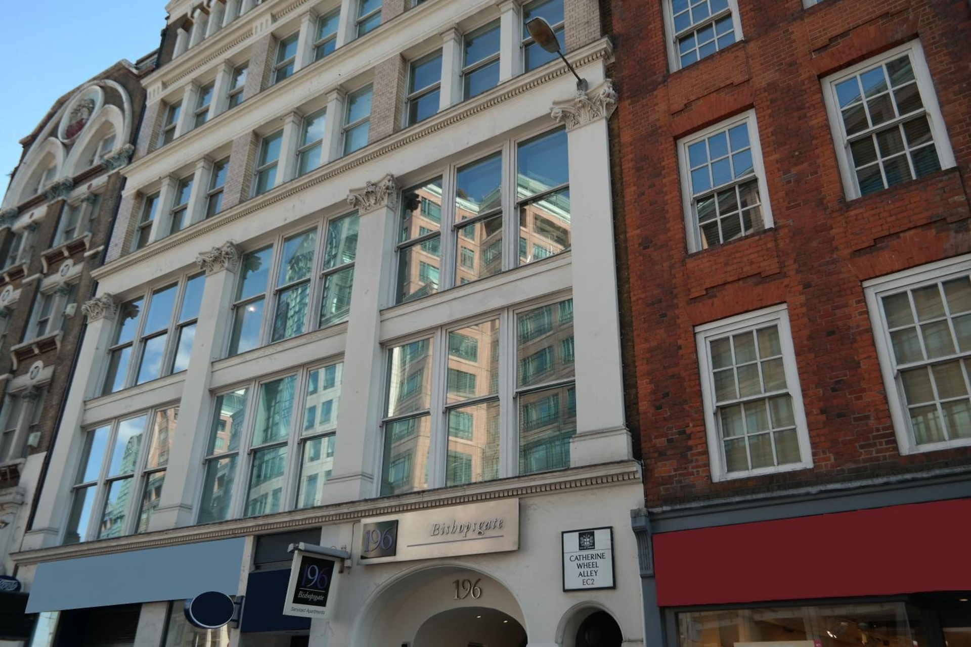 196 Bishopsgate Apartments by DMONTRIO, London