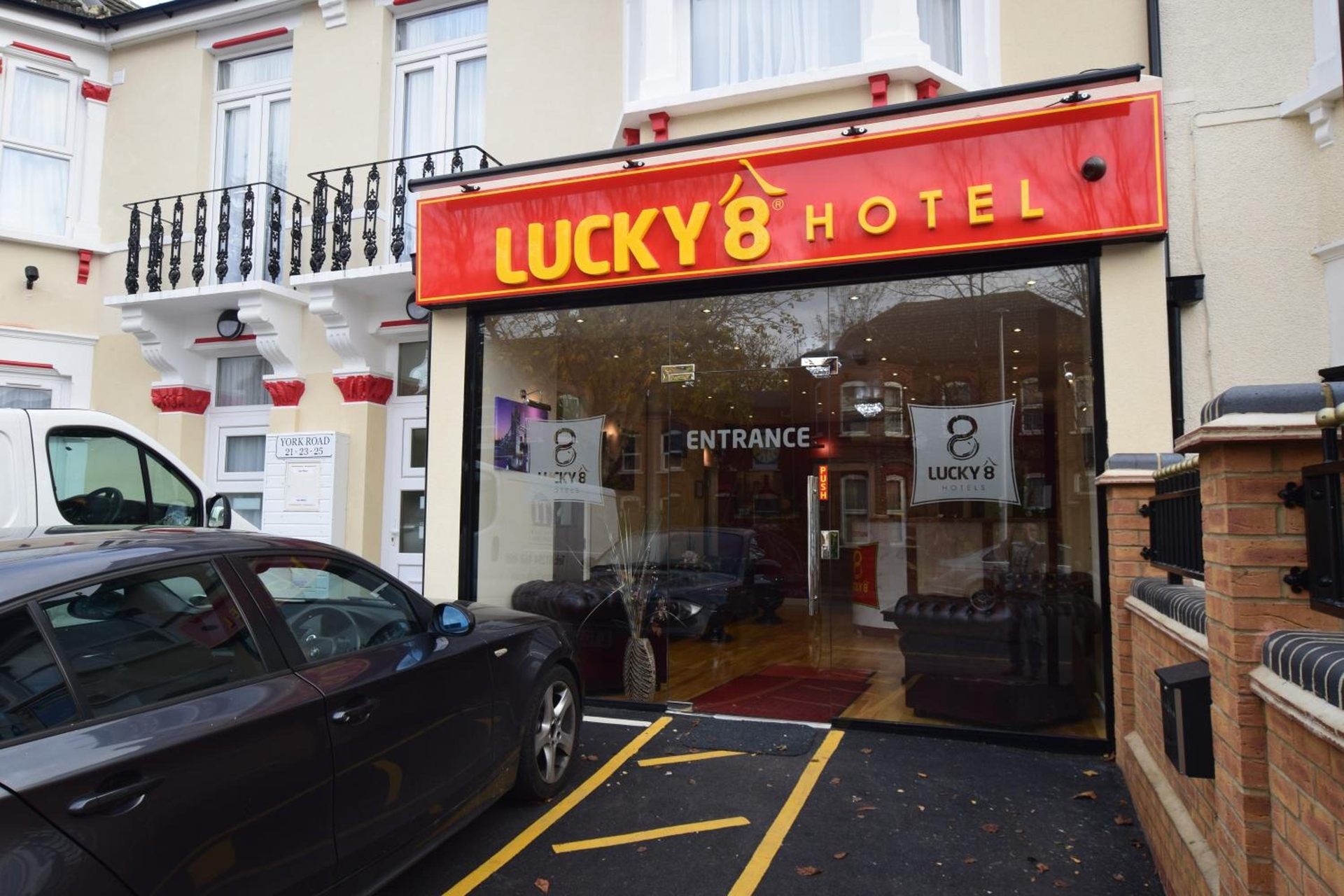 Lucky 8 Hotel, Ilford