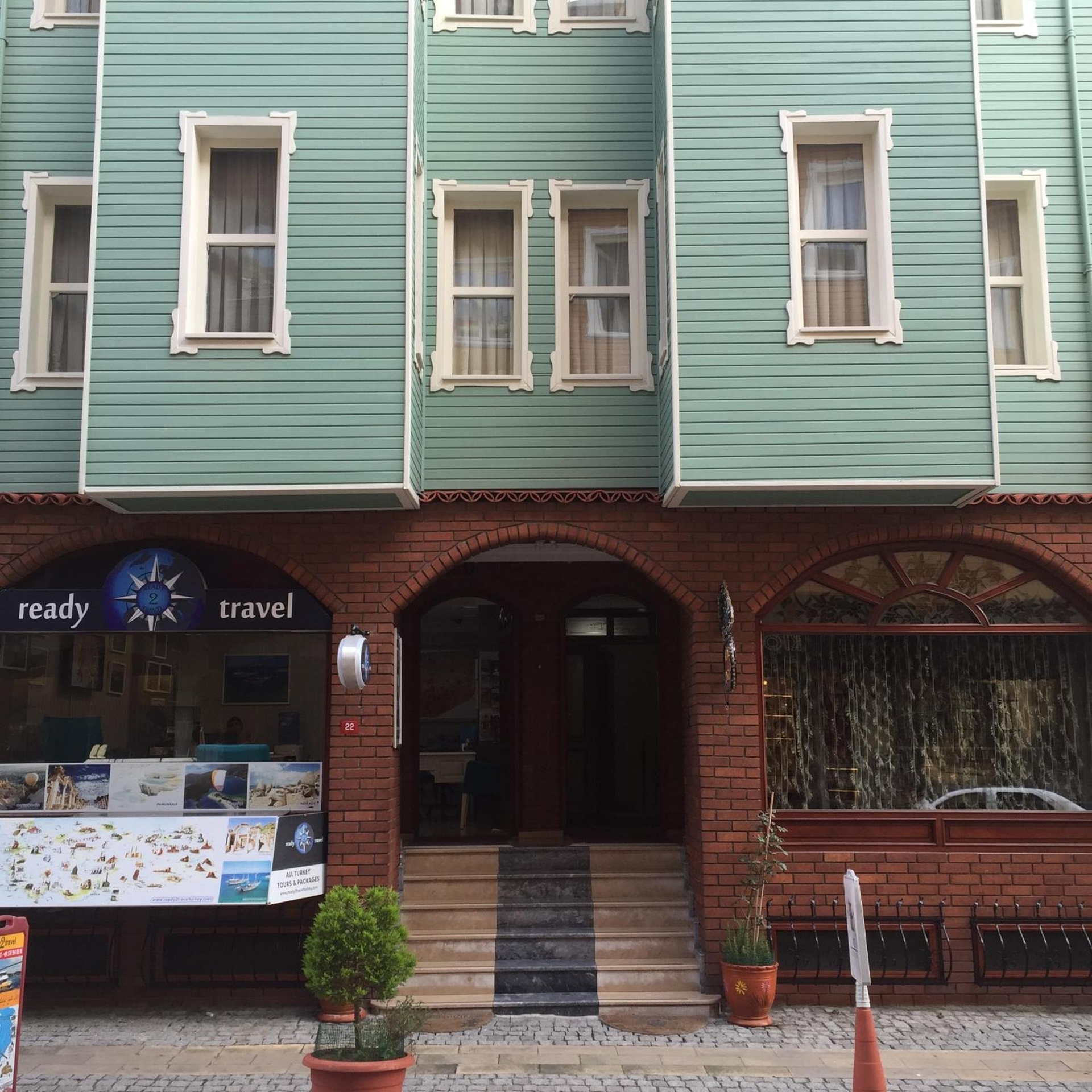Side Hotel