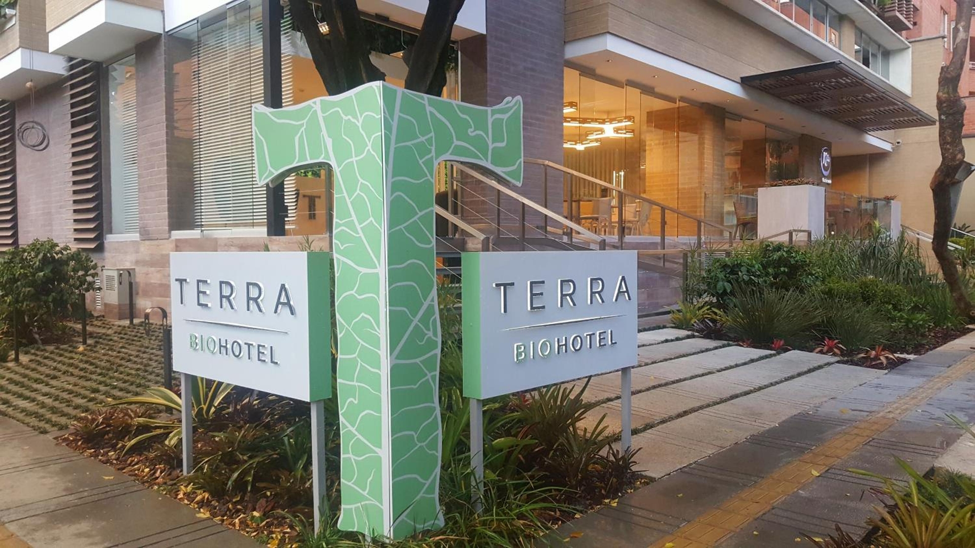 Terra Biohotel, Laureles