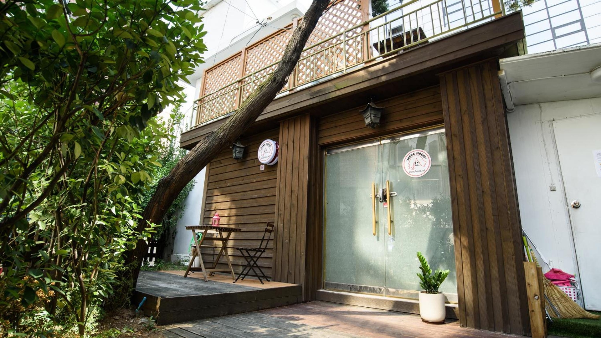 Jeong House