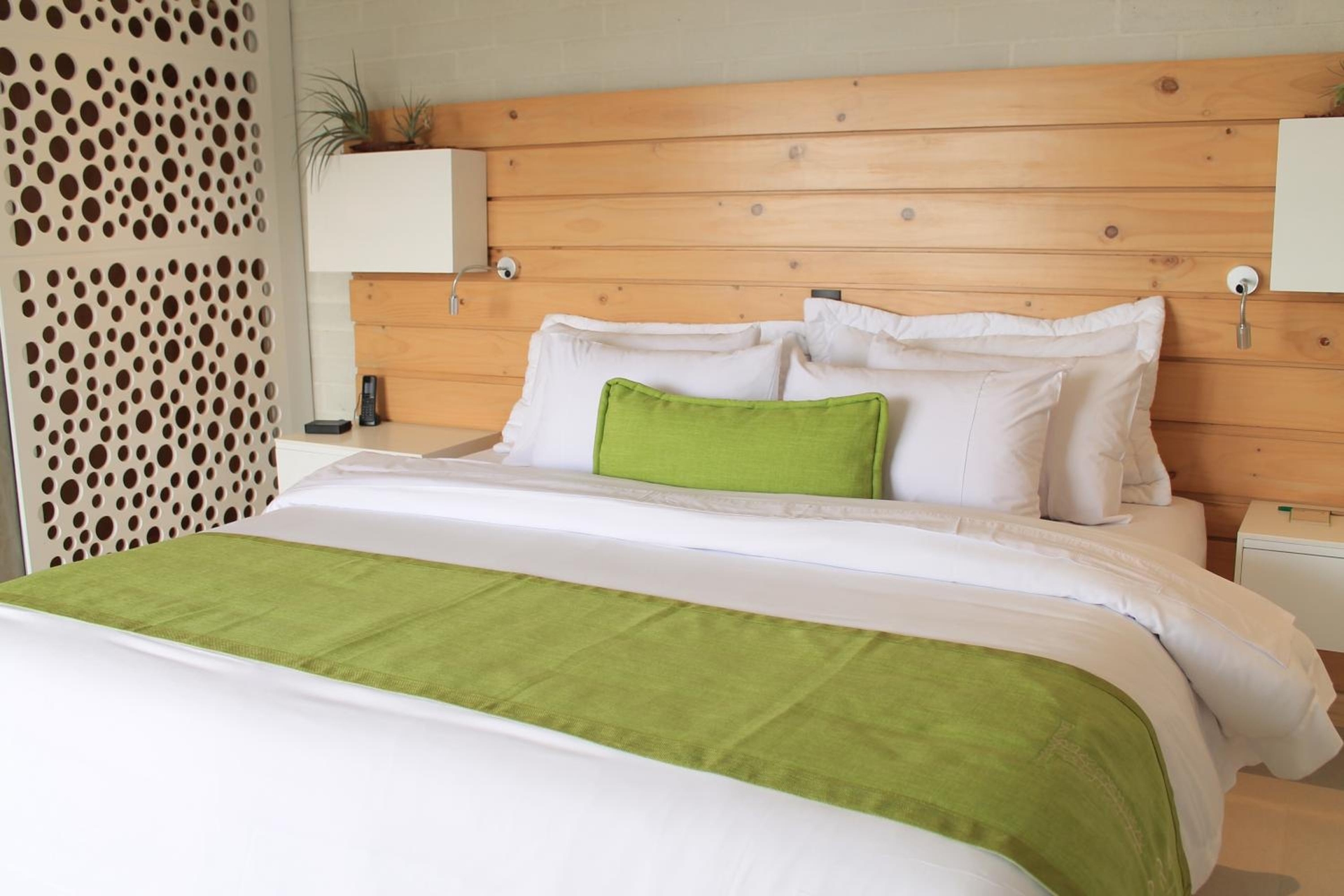 Terra Biohotel, Laureles