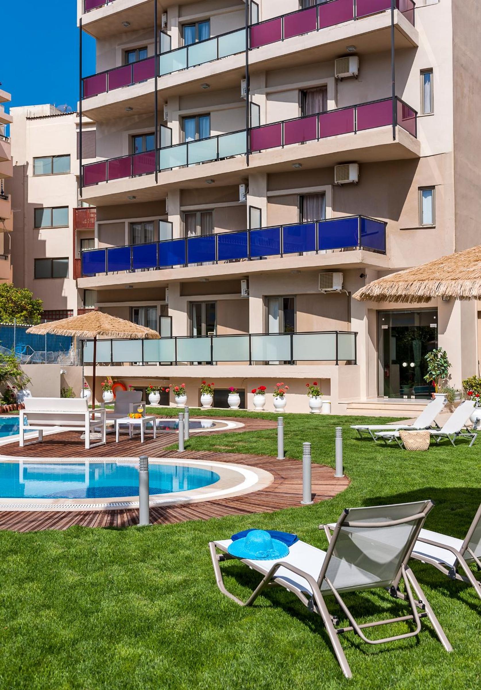 Leonidas Hotel & Apartments