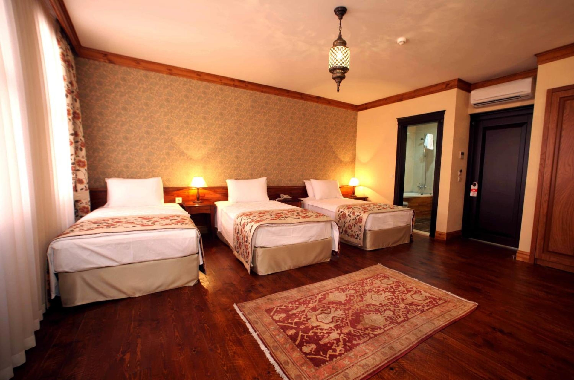 Foto de Lalinn Hotel