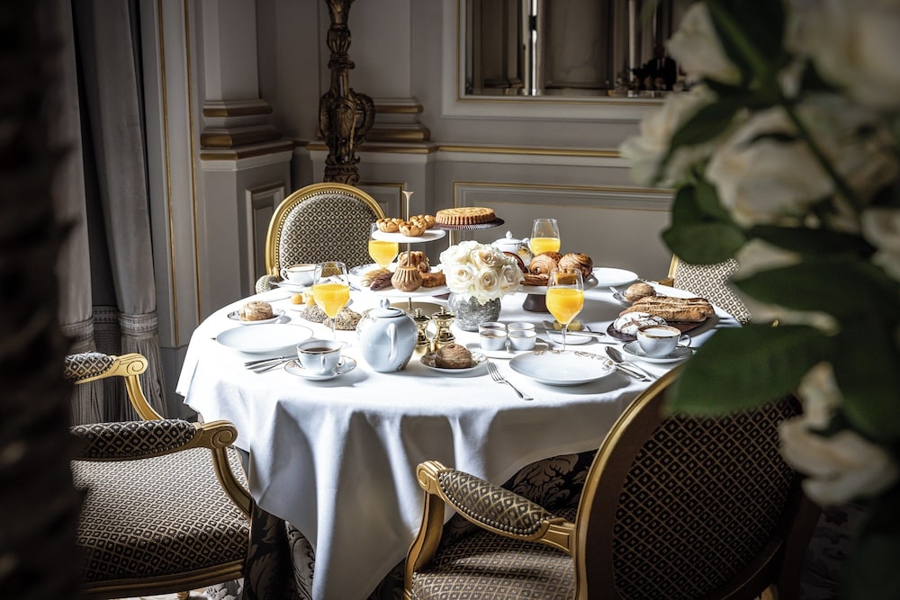 Four Seasons Hotel George V, Paris
