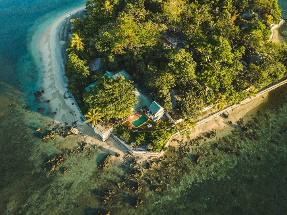 Hideaway Island Resort