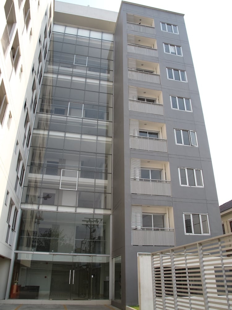 UTD 8 Hotel & Residence