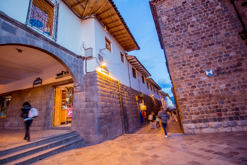 Yabar Hotel Plaza