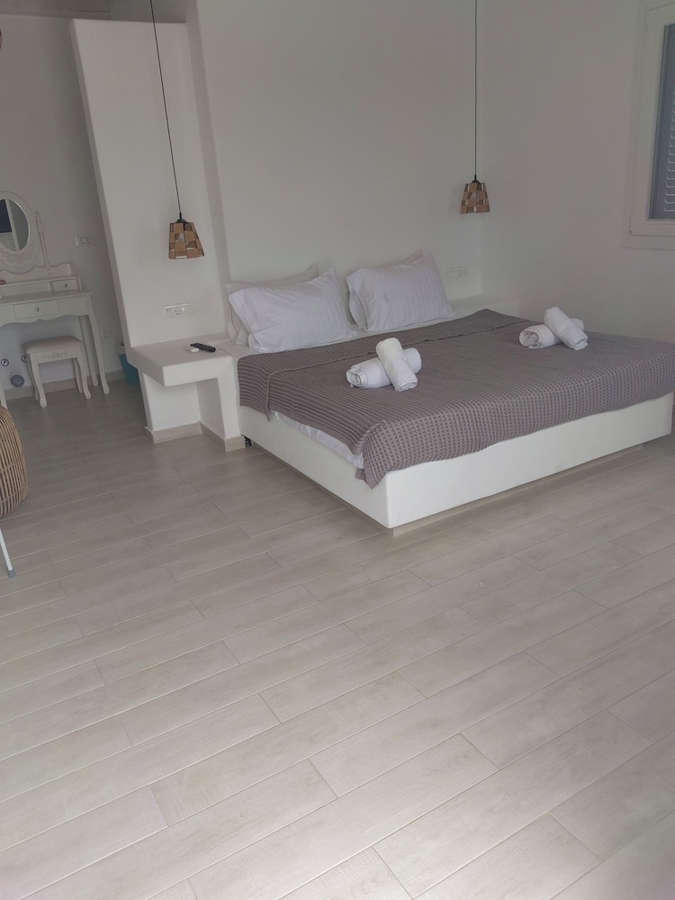 Ftelia Breeze, Mykonos