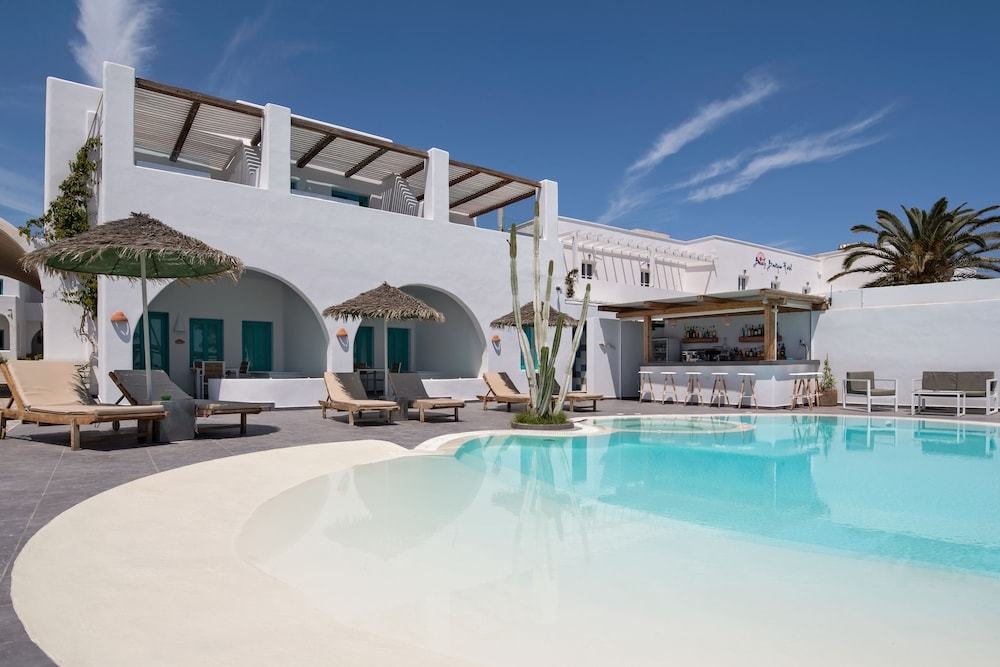 Nissia Beach Apartments and Suites