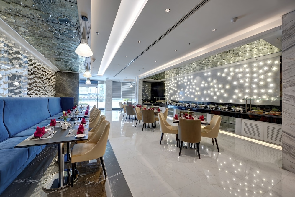 Foto de Royal Continental Suites
