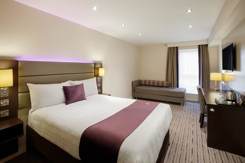 Premier Inn London Wimbledon - Broadway, London