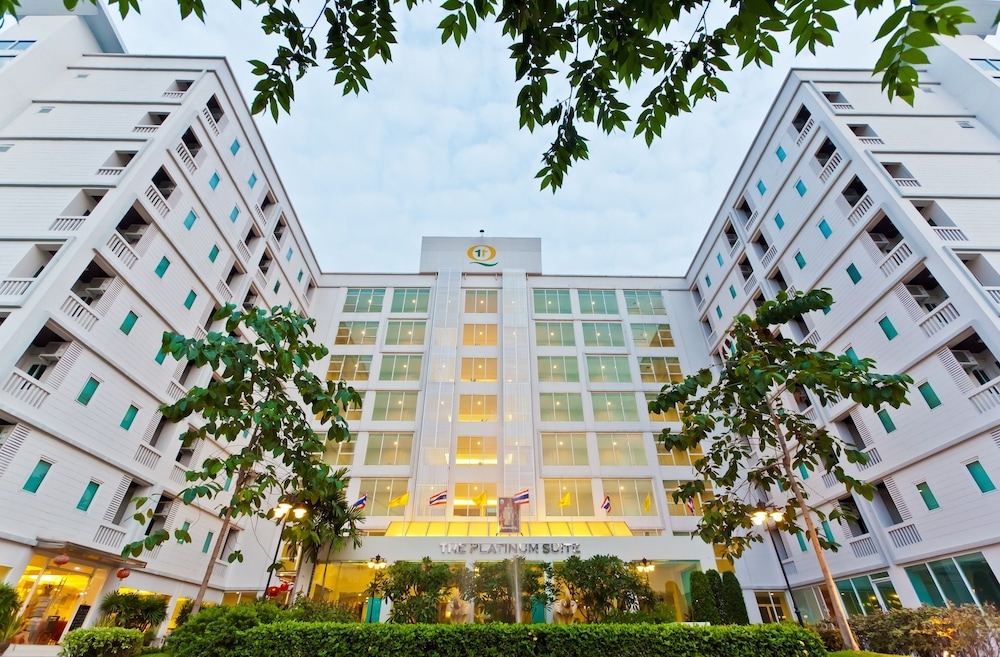 Sunday Platinum Suites