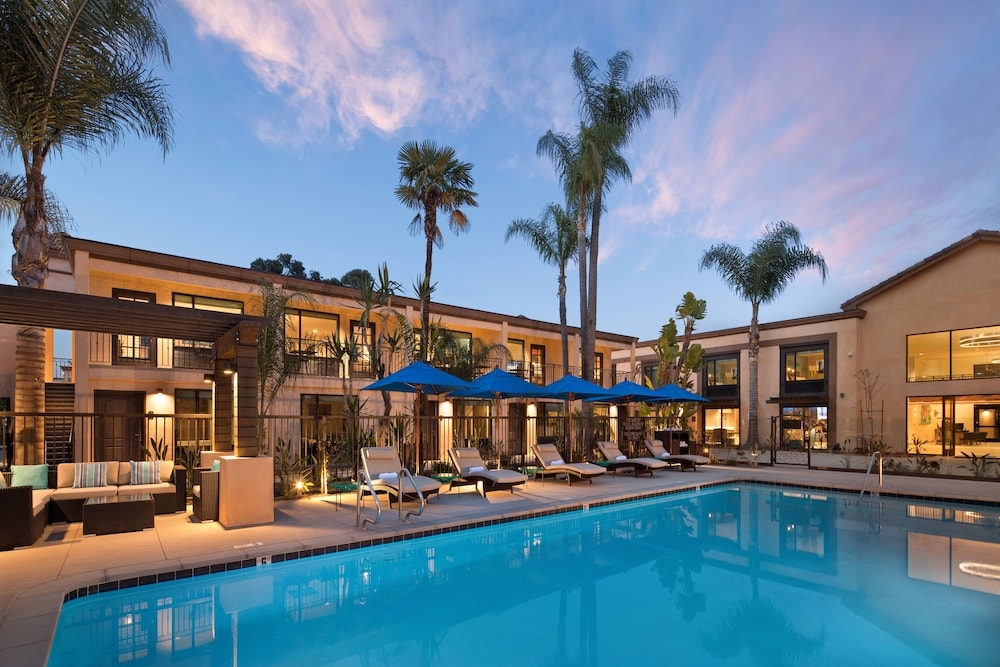 The Cove Hotel, Long Beach, Long Beach